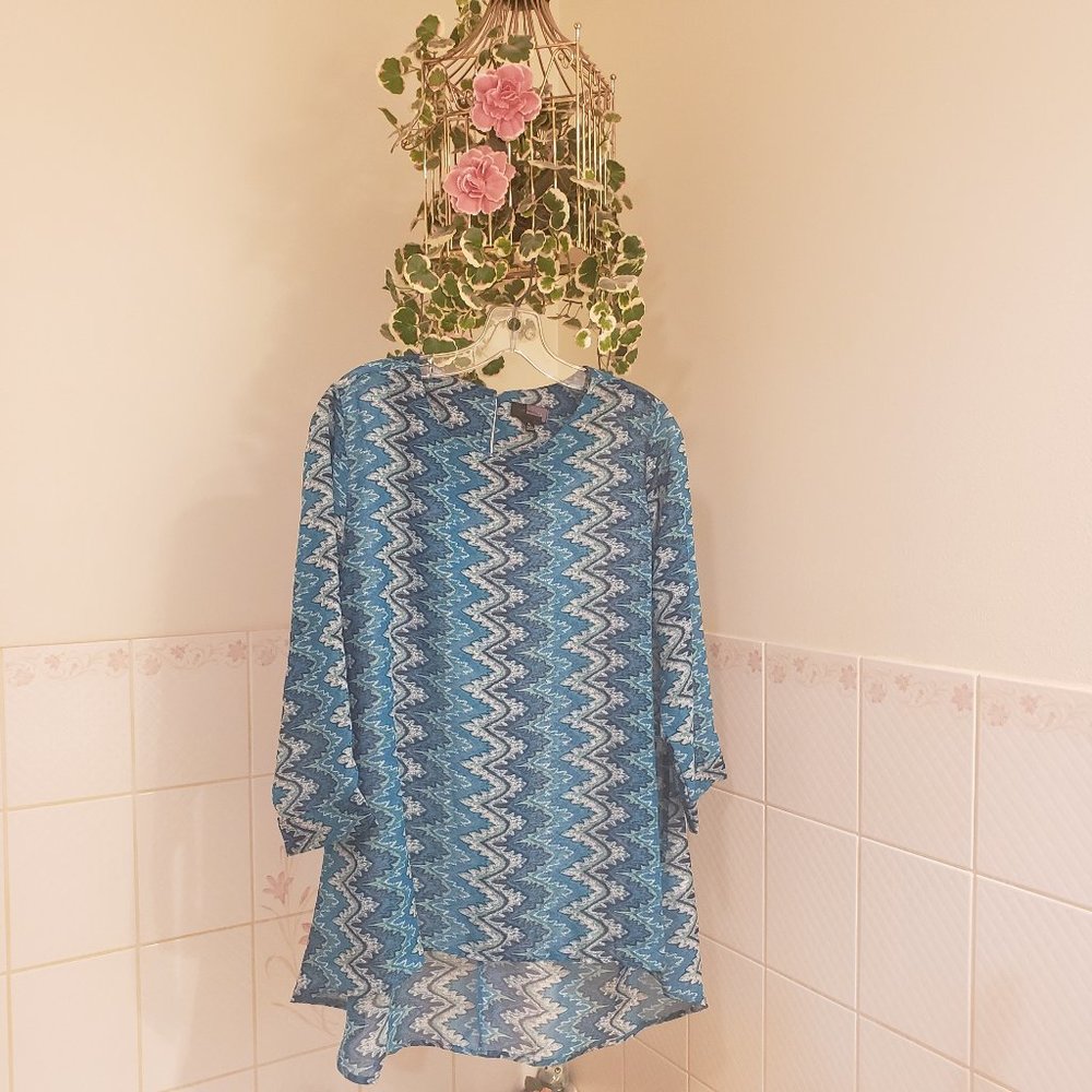 The Limited, Womens Top, XL, 3/4 sleeves, multiple shades of Carribean blue